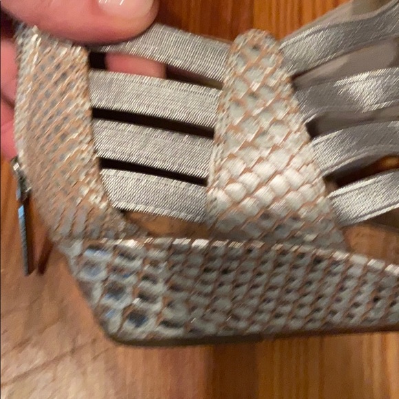 Donald J. Pliner silver gladiator sandal size 9.5 - Picture 4 of 5